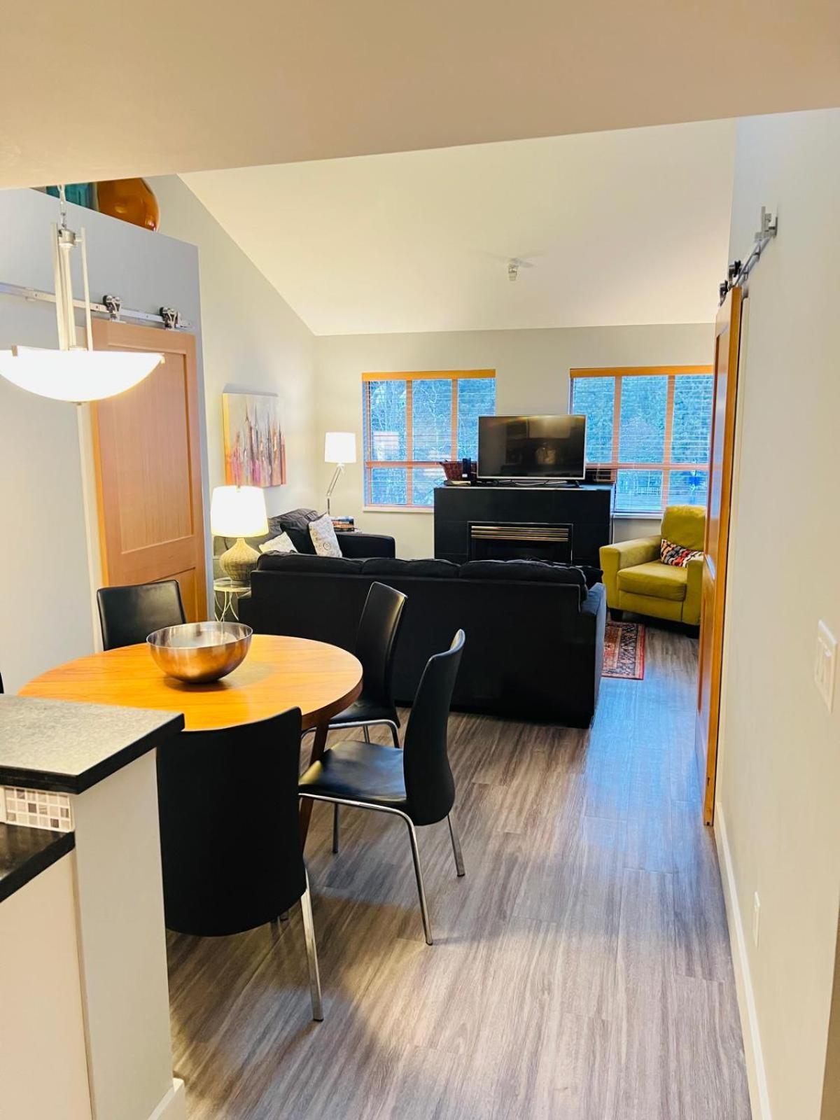 Tyndalstone Lodge 3 Bedroom In The Heart Of Village North Whistler Luaran gambar