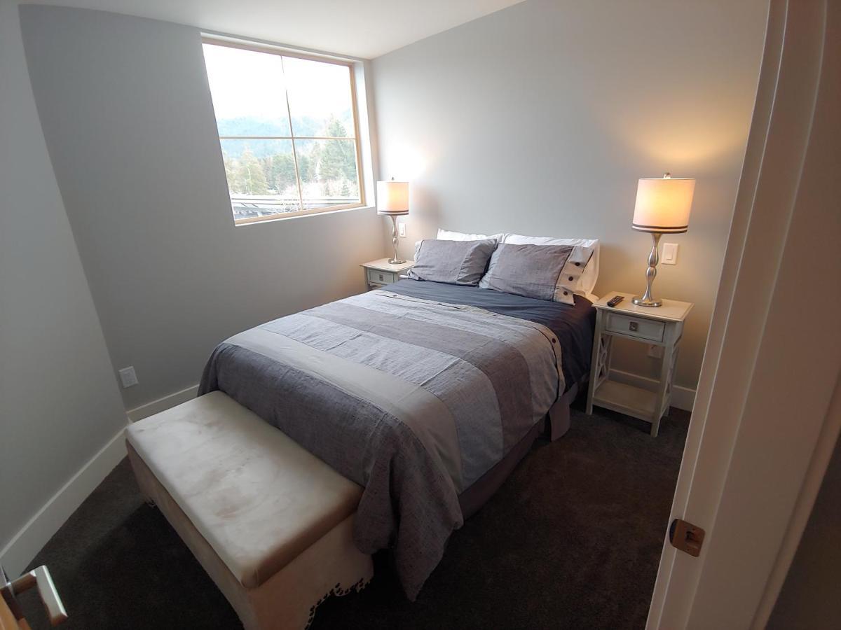 Tyndalstone Lodge 3 Bedroom In The Heart Of Village North Whistler Luaran gambar