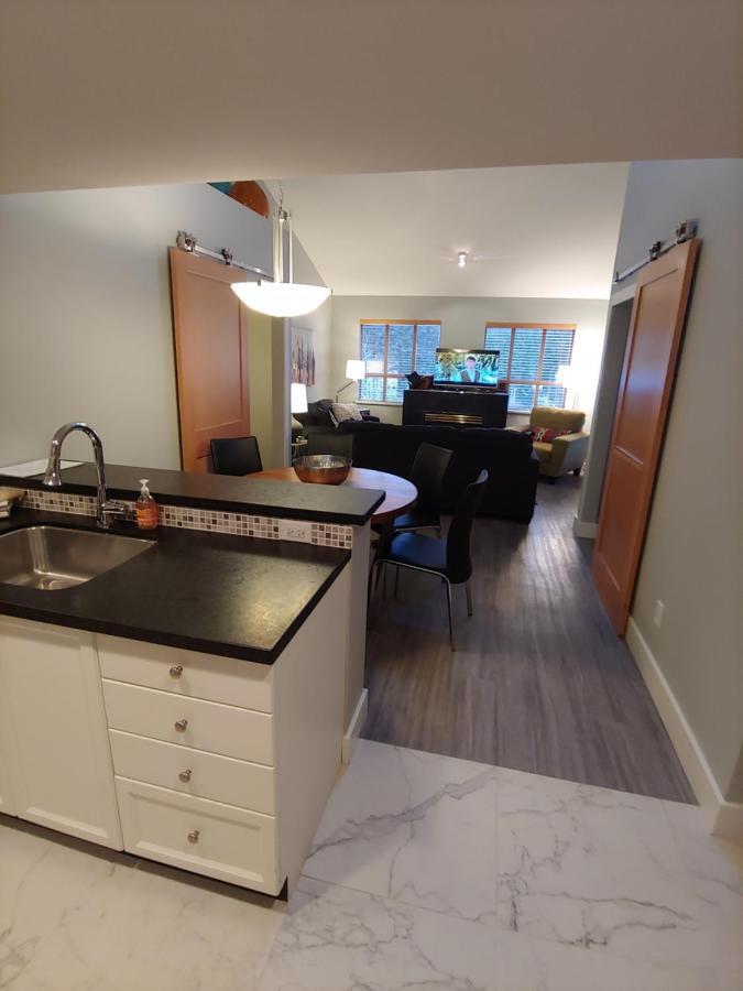 Tyndalstone Lodge 3 Bedroom In The Heart Of Village North Whistler Luaran gambar